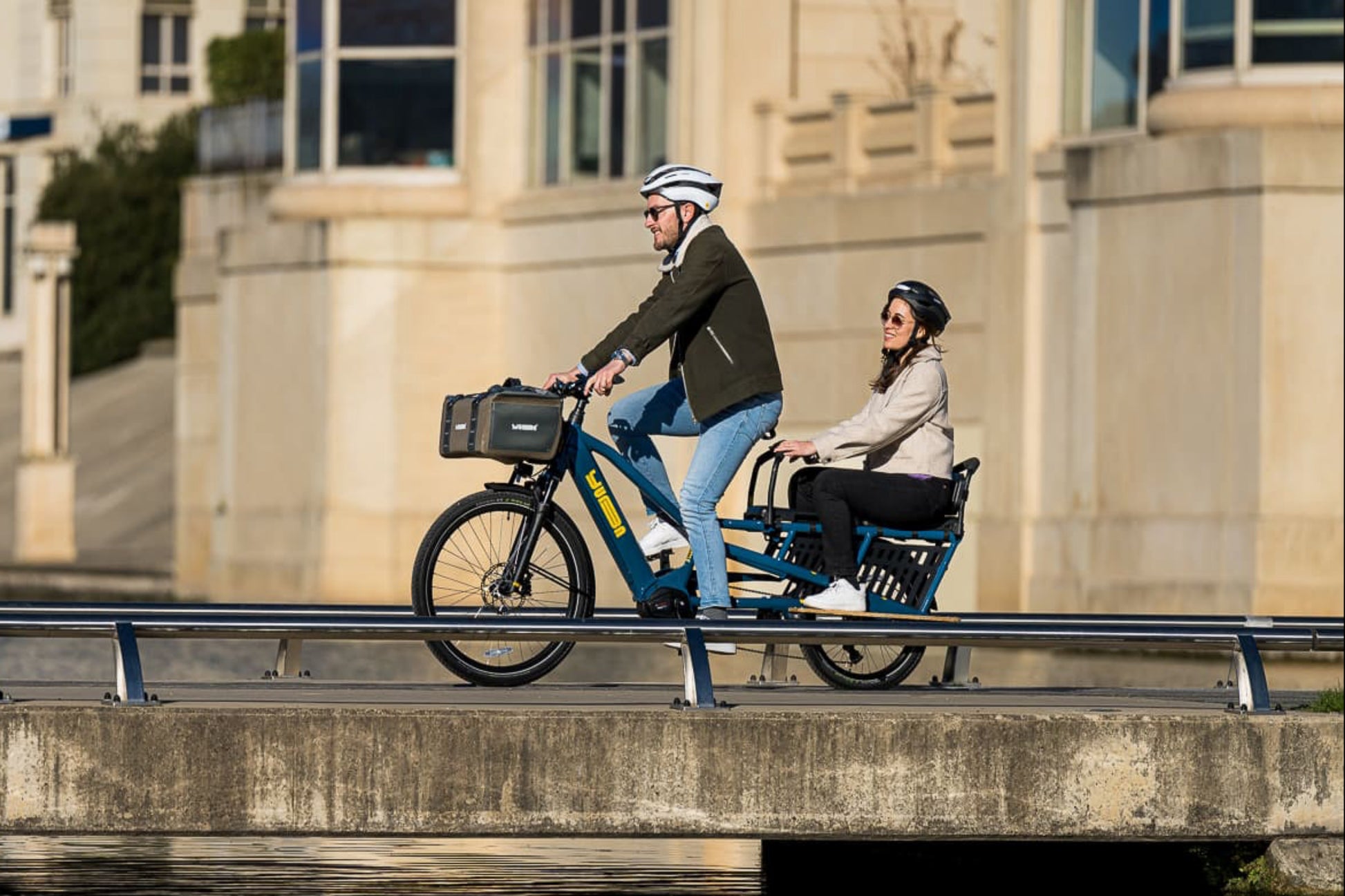 Vélo cargo électrique pas cher — Yuba Spicy Curry V4 à 3 places
