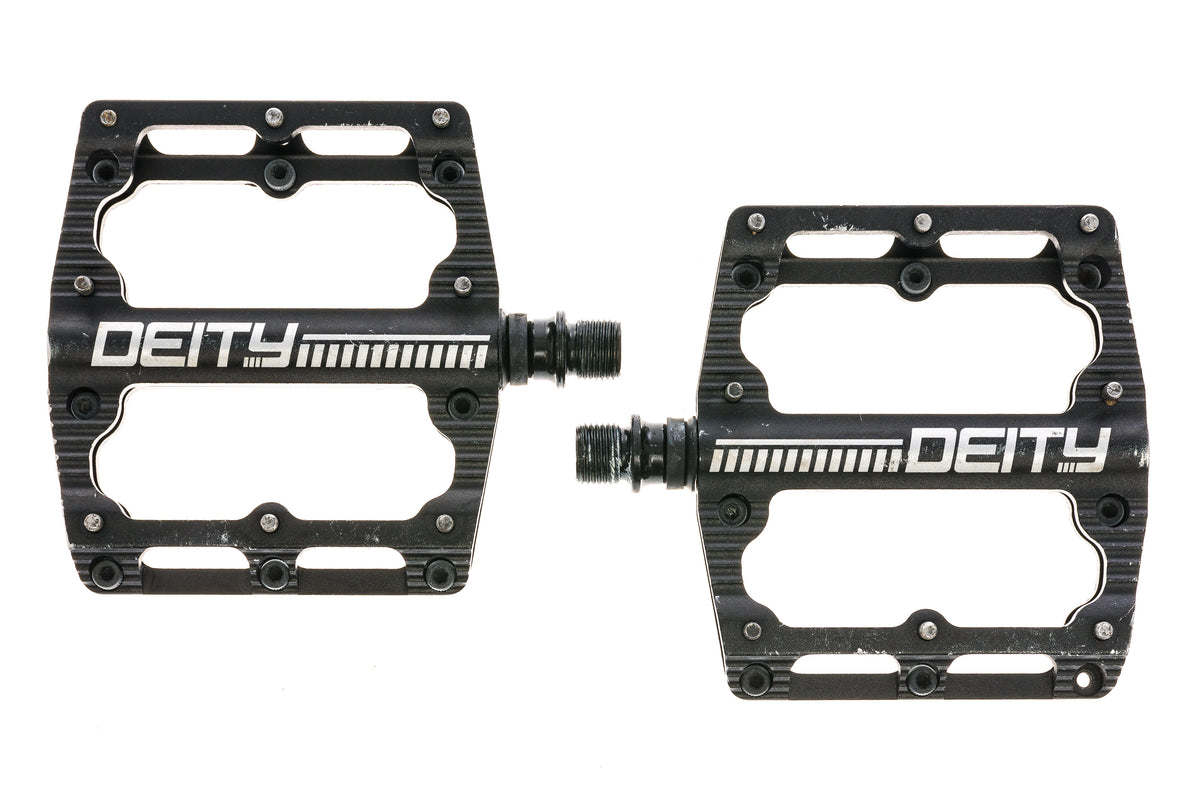 Deity, Black Kat, Platform Pedals, Body: Aluminum, Spindle: Cr-Mo, 9/16'', Black, Pair